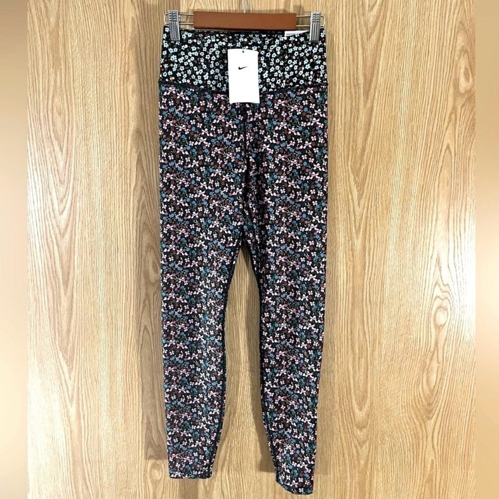 NWT Nike Floral Print Tight Fit Full Length Leggings